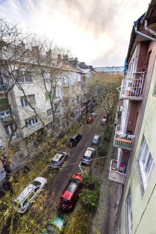 For Long-Term, Budget! Szovetseg Apartment In The Heart Of Будапеща Екстериор снимка